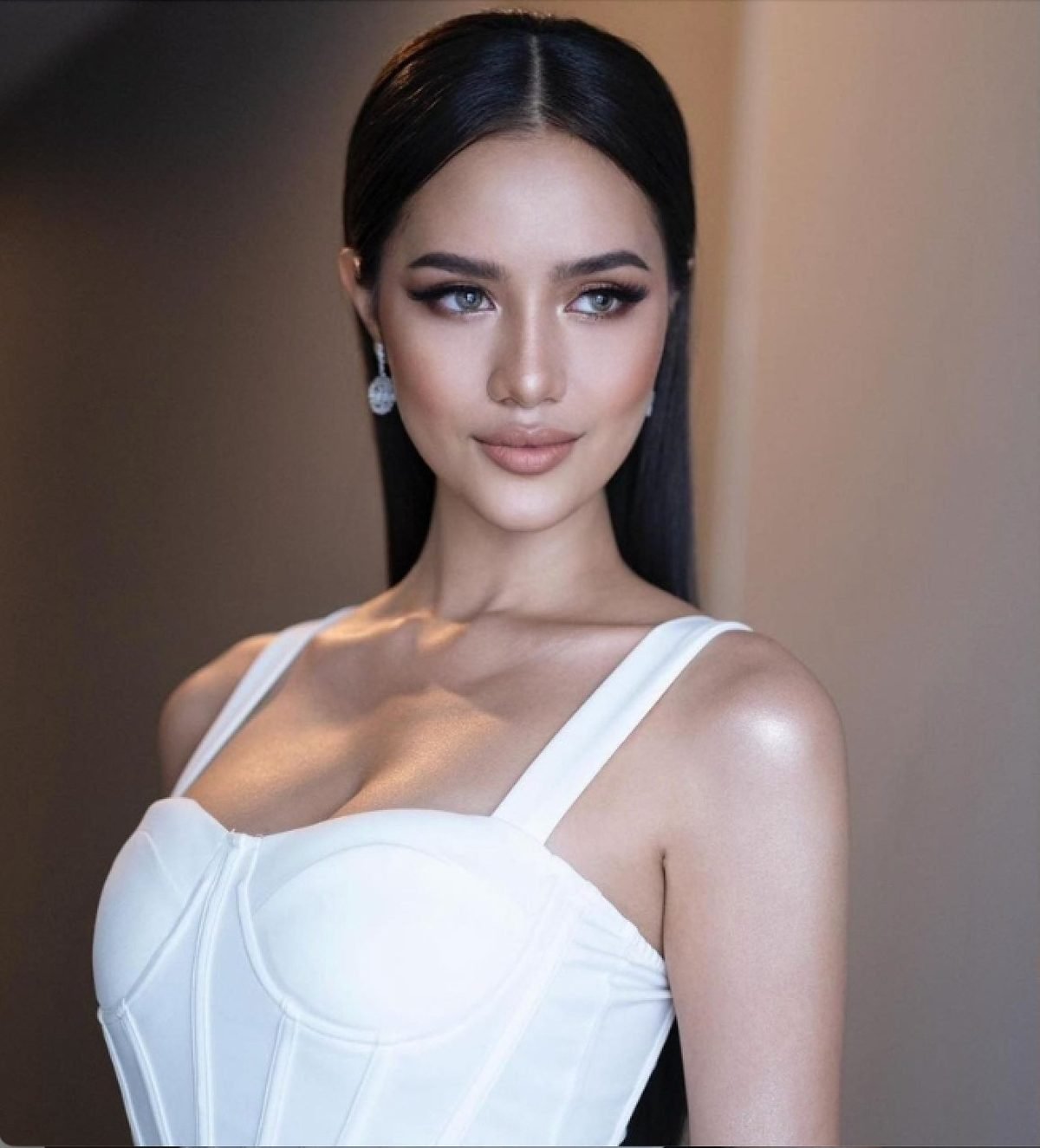 โอปอล สุชาตา ช่วงศรี Miss World 2025 — ช่างแต่งหน้า Parisa Fellone กรุงเทพ